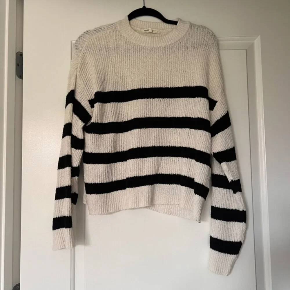 Pull & Bear Striped Knit Sweater - Black & White Crewneck Pullover - Small
